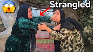 Download lagu A vicious woman strangled her daughter-in-law in a fatal attack. mp3