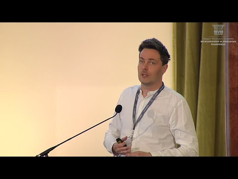 Kondor Attila: Nyitott ajtónál