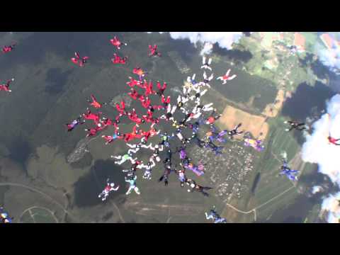 2012 / FAI European Record - Largest freefall formation - 88 Parachutists - Feminine 1/4