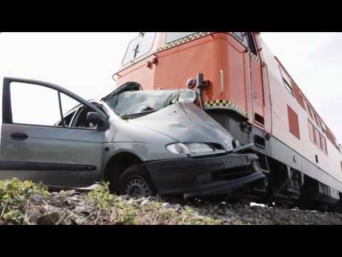 Was passiert, wenn ein Zug mit einem Auto zusammenstößt