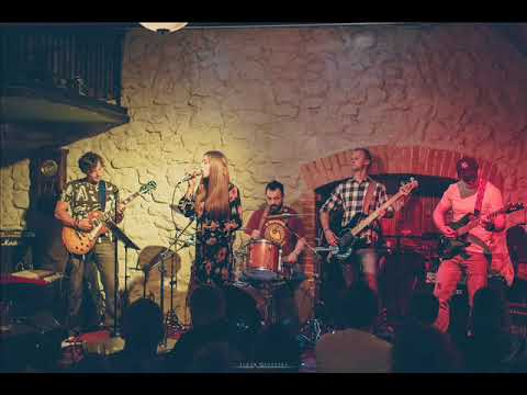 Pod Specjalnym Nadzorem - Duży błąd (cover)