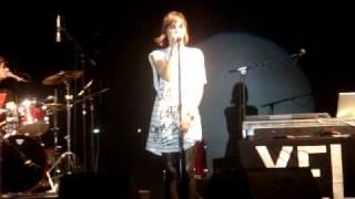 Yelle intro to les femmes