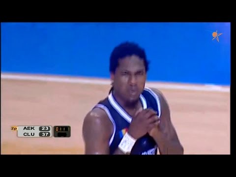 2016.09.27 Kyndall Dykes crossover and block at AEK Larnaca