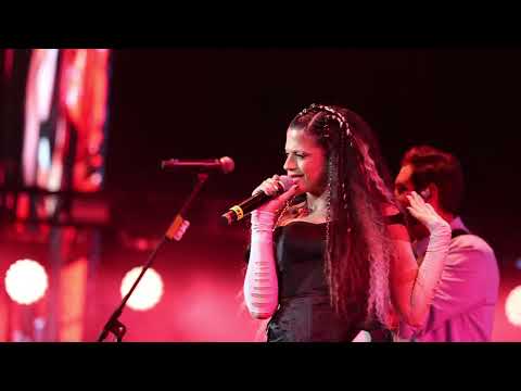 LOS CLAXON - Caminando en Fuego en Vivo con Nicole Horts