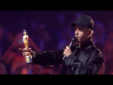 Justin Bieber wins International Male Solo Artist | The BRIT Awards 2016
