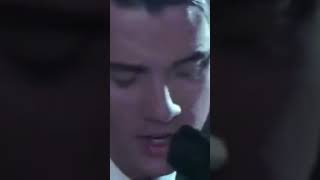 Download lagu A shoulder to cry on... mp3