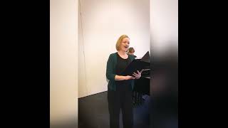 Sängerin Melanie Casni aus Ludwigsburg singt Näher mein Gott (Trauerlied) zu dir in Begleitung mit Pianistin Andrea von Brandenstein.