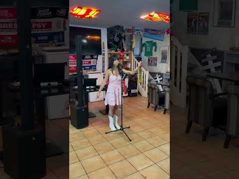 Extrait live d'Alejandra, chanteuse à Nantes