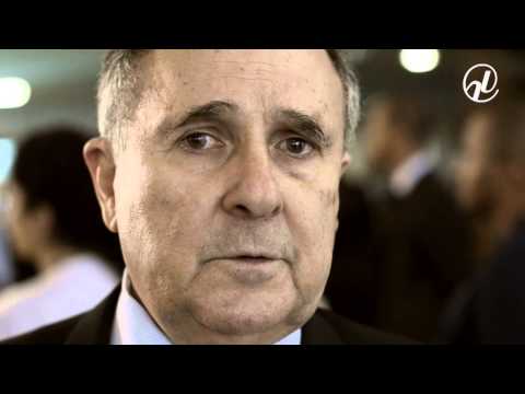 Cristovam quer discutir manipulação de dados na economia