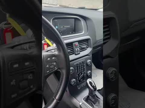 фото volvo v40 ii 0