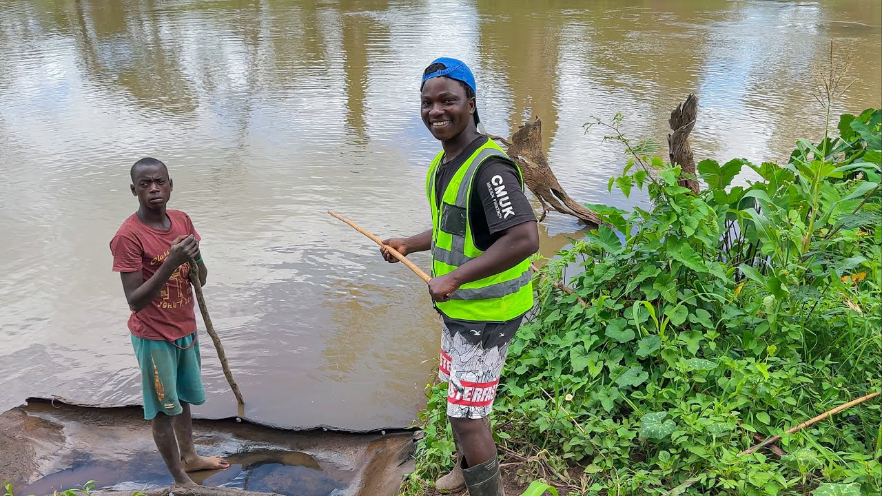 SAÍ PARA PESCAR COM OS LOCAIS NA ROÇA E FIQUEI CHOCADO COM O QUE FIZERAM 😳