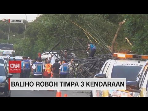 Seorang Kakek Tertimpa Longsor, Baliho Roboh Timpa 3 Kendaraan