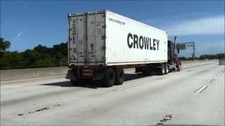 preview picture of video 'Nice Kenworth pulling a Crowley Container'