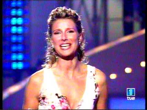 Merche y Nuria Fergó bailan en la gala FAO