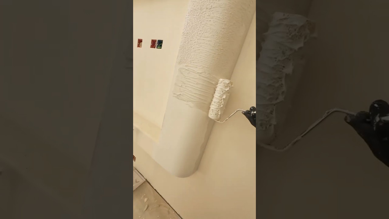 Painter Applying putty #painter #shorts #walldecor #construction #renovation 260425