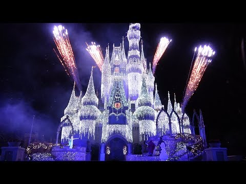 A Frozen Holiday Wish at Magic Kingdom, Cinderella Castle Lighting 2019 w/Anna, Elsa, Olaf, Kristoff