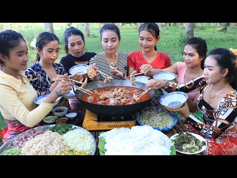 Amazing cooking soup chili with chicken feet and noodle recipe - Amazing video