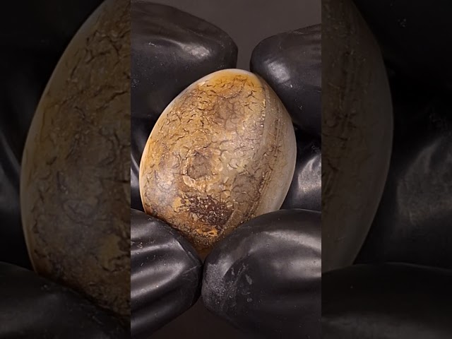 حجر عقيق بافوري طبيعي