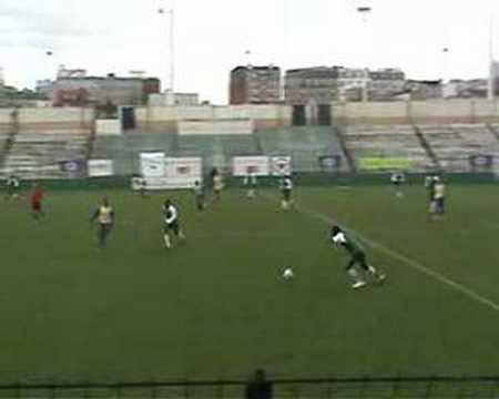 Très beau jeu en mouvement du Red Star 93