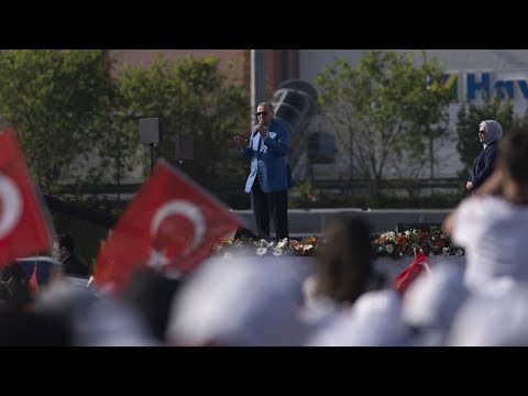 Turkey's President Erdogan shows supporters he is ready for a fight