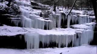 preview picture of video 'Huge Frozen Waterfalls, Old Mans' Cave, Hocking HIlls State Park, Logan, Ohio 2011-01'