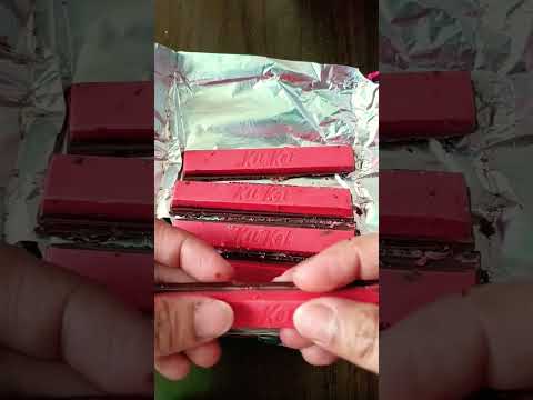 KitKat (strawberry+dark chocolate)Duos #viralvideo #shortvideo #asmr #kitkat #chocolate #strawberry