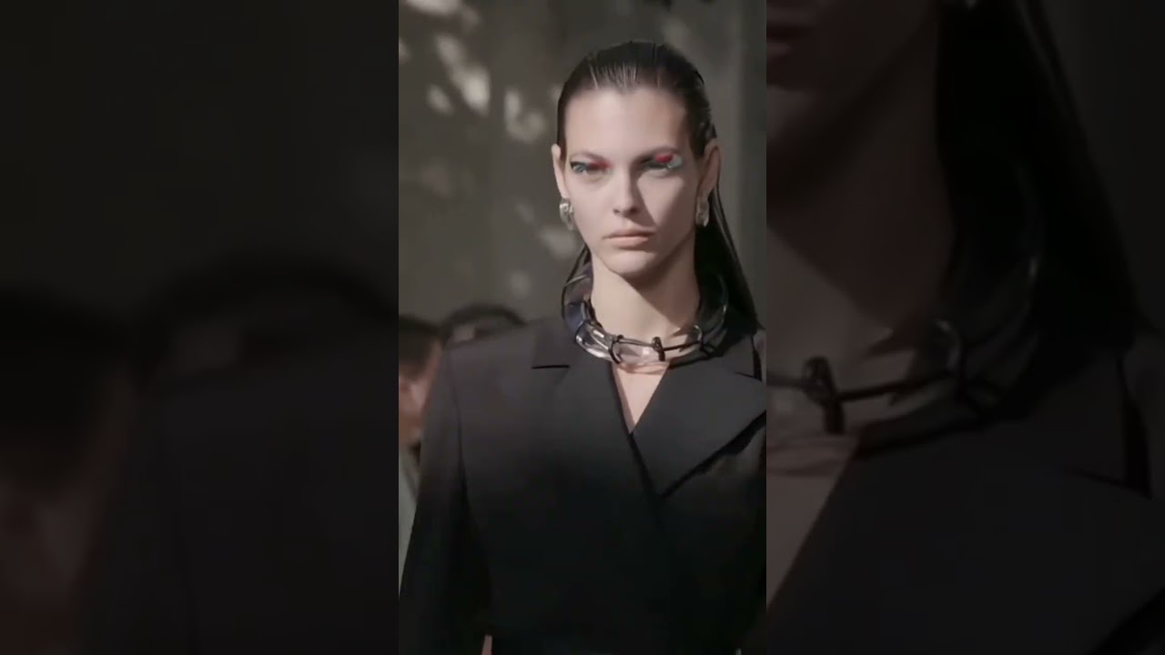 #vittoriaceretti best for Salvotore Ferragamo🖤#runway #supermodel #fashion #viralshort #foryou