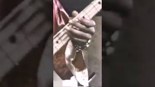 legendary funk producer Bootsy Collins breaks down the funk with #bass #bassguitar #funk