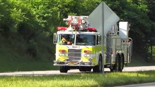 preview picture of video 'Roanoke County - Wagon 5 and Ladder 5 Responding'