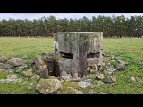 Krigsflygfält med Ksp-värn Ladvärn Flyghangarer - Military Airfield with Bunker and Airplane Hangar