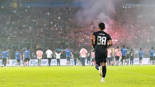 Download lagu AUTO MERINDING .. LAGU SINGA BOLA BERKUMANDANG, PEMAIN MASUK LAPANGAN DISAMBUT SORAK SORAI AREMANIA mp3