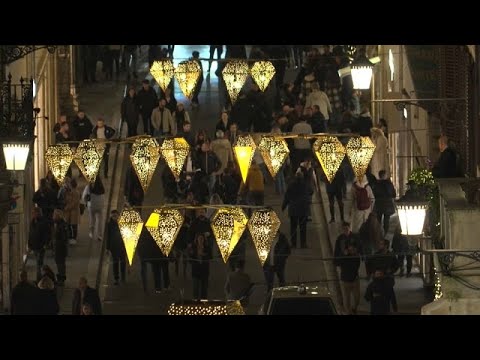 Video Thumbnail: Weihnachtslichter in Rom - doch noch kein erleuchteter Baum