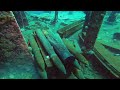 Des plongeurs des Forces canadiennes retirent des obus non explosés des épaves de Bell Island