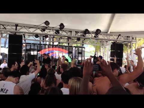 WMC No Sugar Added 2012 - Swanky Tunes and Hard Rock Sofa - Blow Up vs. Sweet Dreams