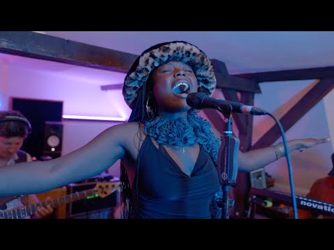 Attic Sessions feat. MILAA - ALEGRIA