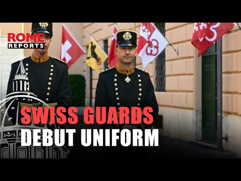 The Swiss Guards debut new uniform without the Medici colors