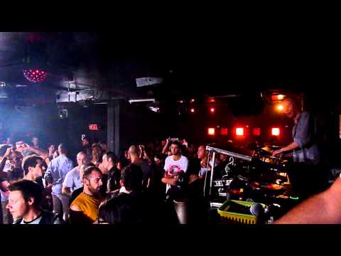 Red Zone 01-10-11:dj Stefano Tucci plays Gary Beck-Diva