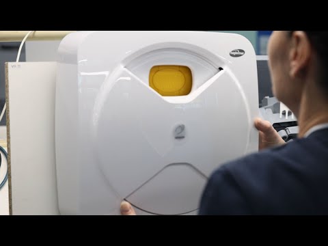 Weltpremiere in Sachen Hygiene: Berührungsloser Automat händigt erstmals Feuchttücher aus