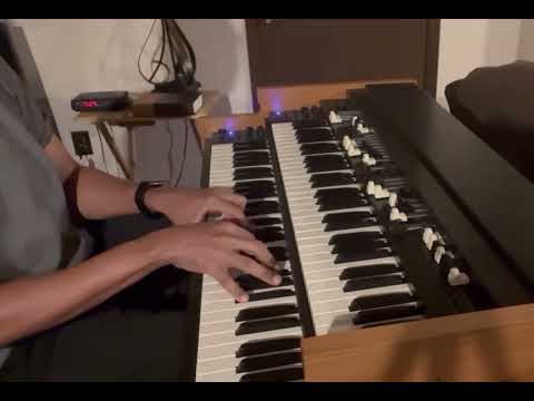 Chucky Caldwell on organ - testing out viscount organ 🎹🎶🎵🔥