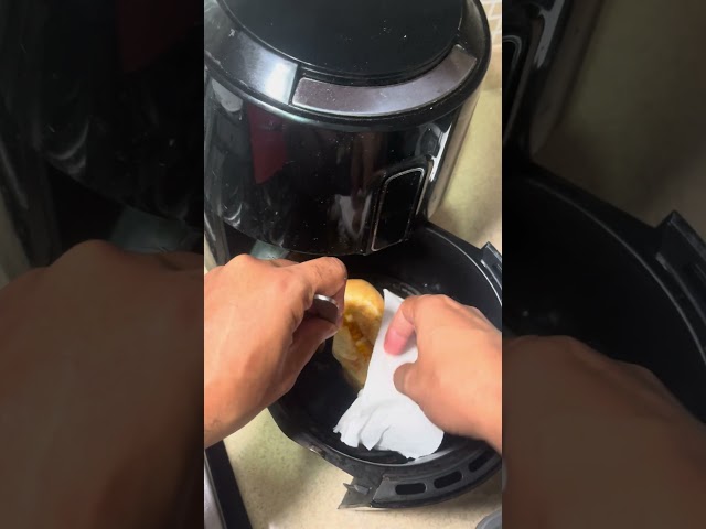 Vídeo relacionado con Explosm Hoddog, Juego de Mesa, ¡CREA el Perrito Caliente más Largo Antes de Que CAIGA la última Gota de kétchup! A Partir de 10 Años, De 2 a 5 Jugadores, 5-15 Minutos por Partida, Español