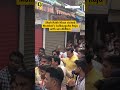 Shah Rukh Khan Visited Mumbai S Lalbaugcha Raja With His Son AbRam Quint Neon