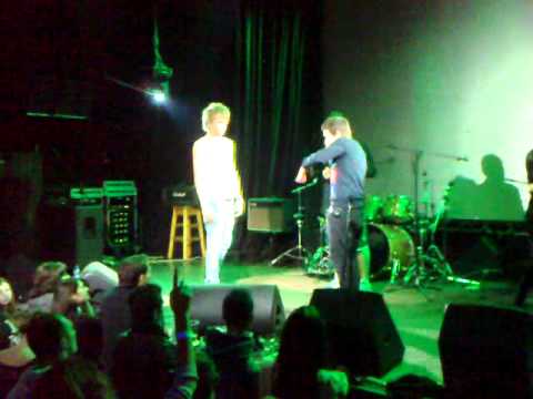 Beatbull vs Polotenchik l Beatbox Battle Russia 2010 - club B2