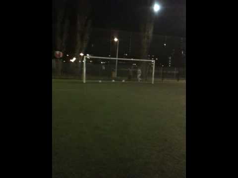 Bert Jansen (ass. Trainer C1) in latje schieten Escamp