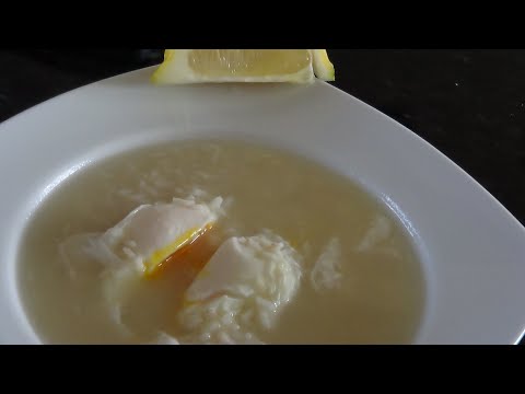 SOPA DE ARROZ CON HUEVO ESCALFADO