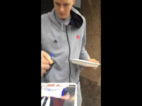 Kristaps Porzingis NY KNICKS Signing Autographs Team Derek