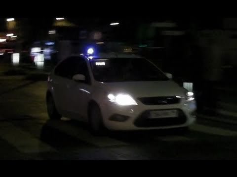 Unmarked Ford Focus Police Car Responding in Paris