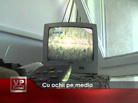 Cu ochii pe media