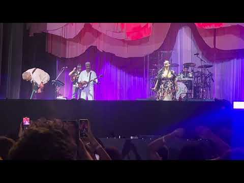 Apenas mais uma de amor - Lulu Santos feat. Tulipa Ruiz  no Coala 10 anos - 07.09.2024