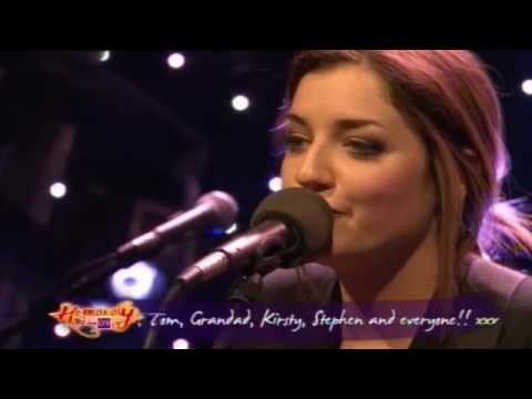 Pearl & the Puppets - Kisses (Live on Hogmanay '09)