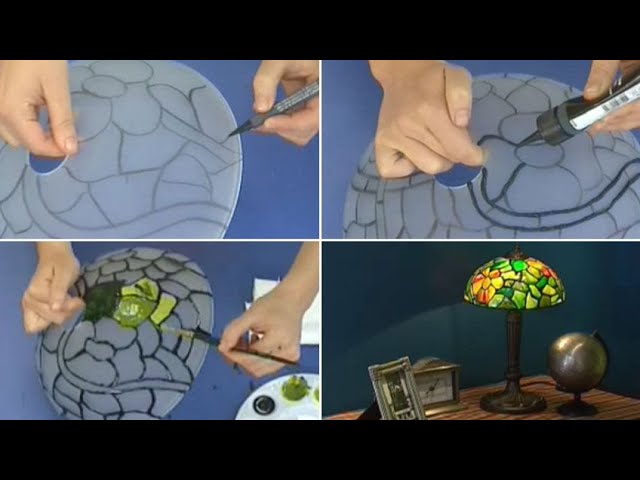 Vídeo relacionado con Bieye L30971 Lámpara de mesa de vitral estilo Tiffany - Escena gótica de cementerio con murciélagos, luna llena y diseño de lápida (azul oscuro, 30,5 cm de ancho x 53,3 cm de alto)
